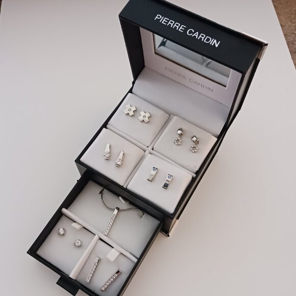 Pierre Cardin Earring Jewelry Set with Black Faux Leather Case - Mint Condition - Picture 1 of 6